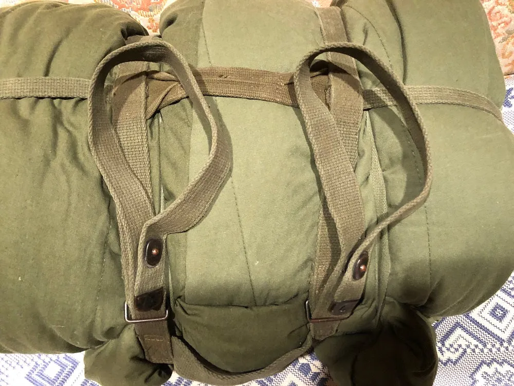 US Issue Vietnam ERA Strap Carrying Assembly   INTERMEDITE Sleeping Bag