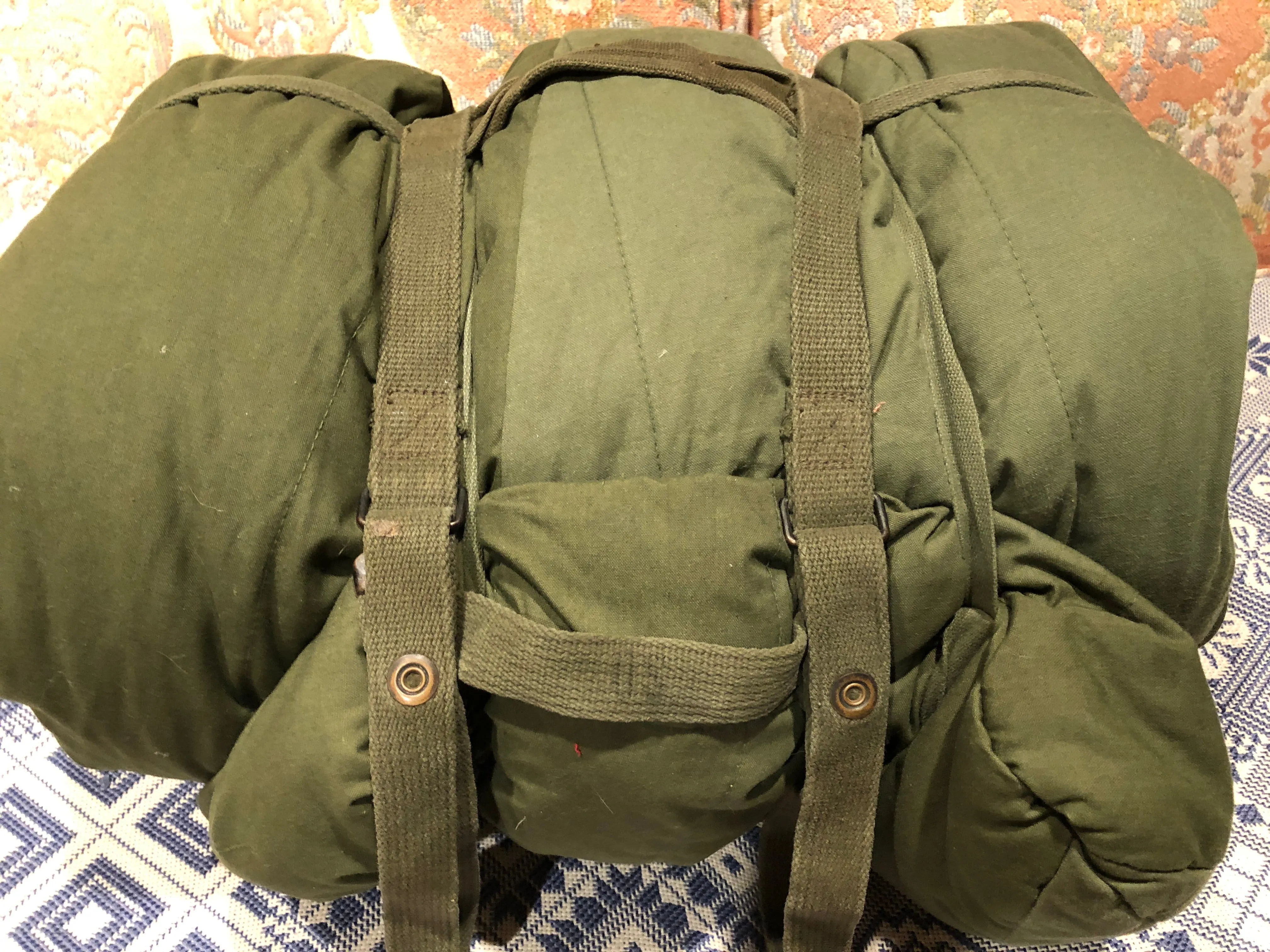 US Issue Vietnam ERA Strap Carrying Assembly   INTERMEDITE Sleeping Bag